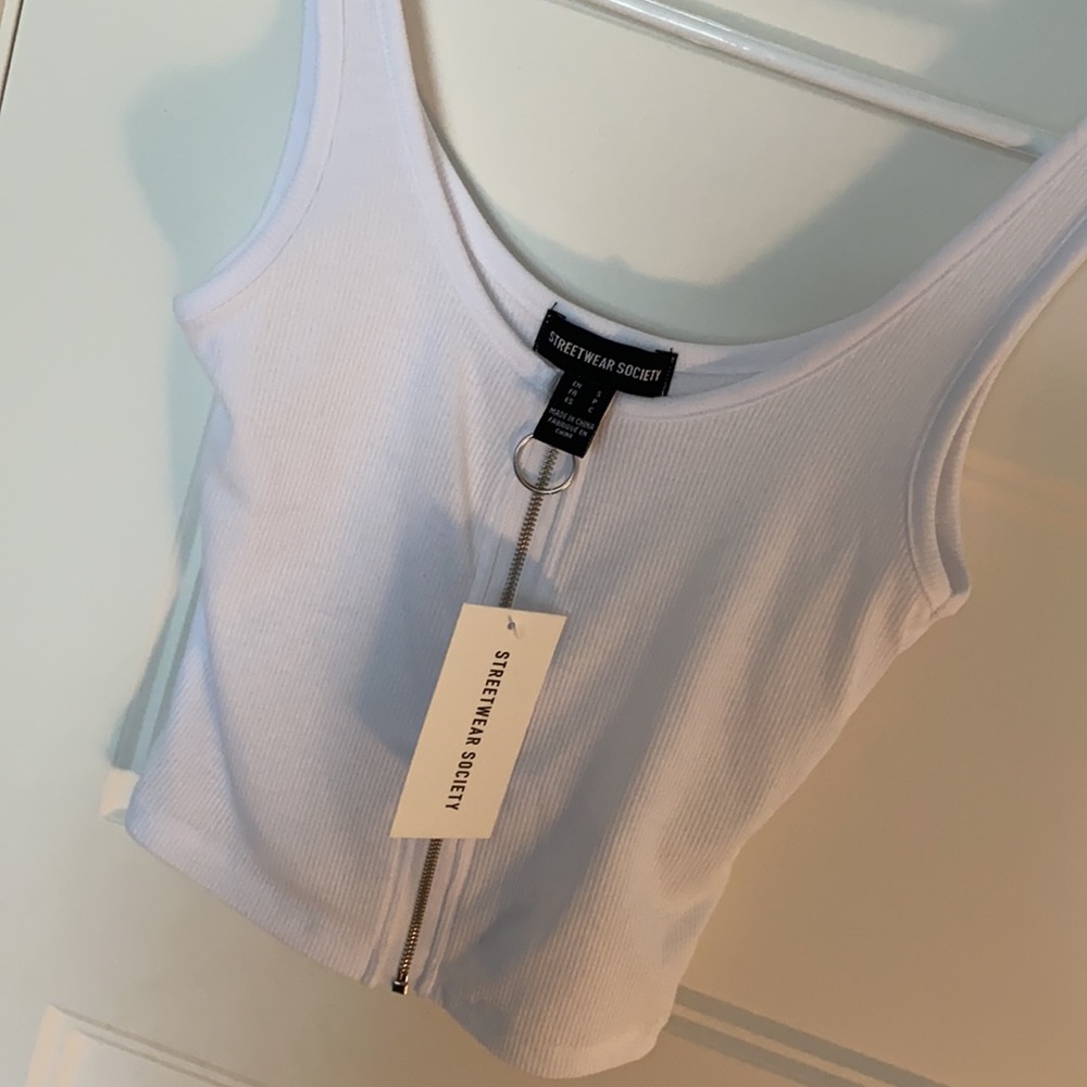 Tank top🌸 - Picture 2 of 3